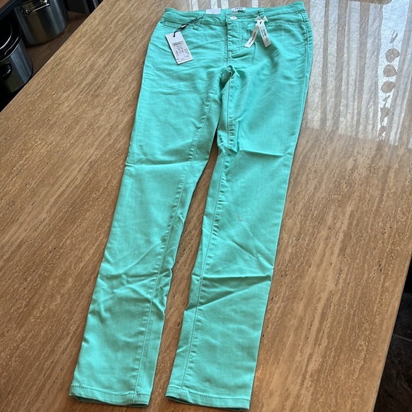 Vero Moda Jeans. Teal Denim. Wonder Jegging. Size 28.  
New with tags. - Picture 2 of 10